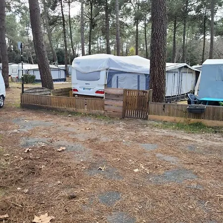 Camping De Maubliusson Κάμπινγκ *